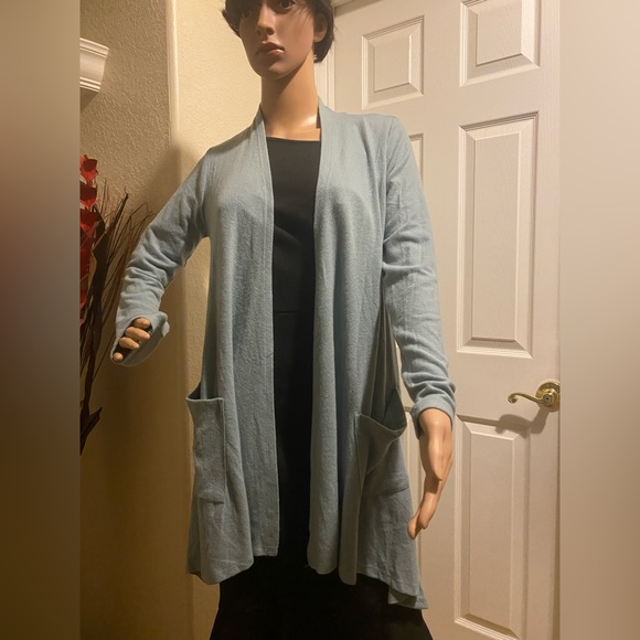 Super soft cardigan length from shoulder to hem 32”, new with no tags - Picture 1 of 5